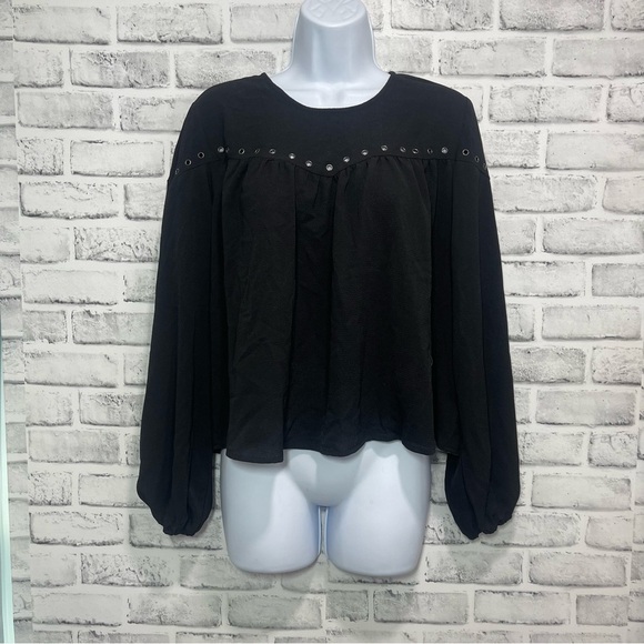 Paper Crane Flowing Semi Sheer Grommets Crop Top NWT Medium - Picture 1 of 9